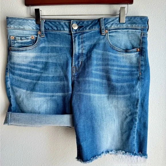 American Eagle Outfitters Blue Denim Bermuda Shorts - Picture 2 of 5